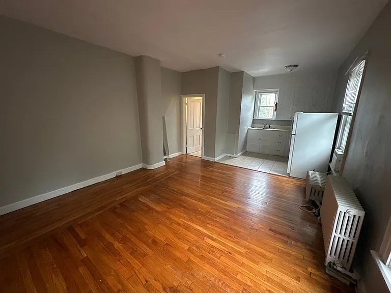 W 6th 304-314 MLR — Photo 5
