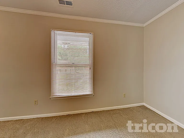 2820 Royal Ridge Ln — Photo 6