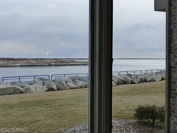 3rd image of 215 S Lakeshore Dr Unit 5