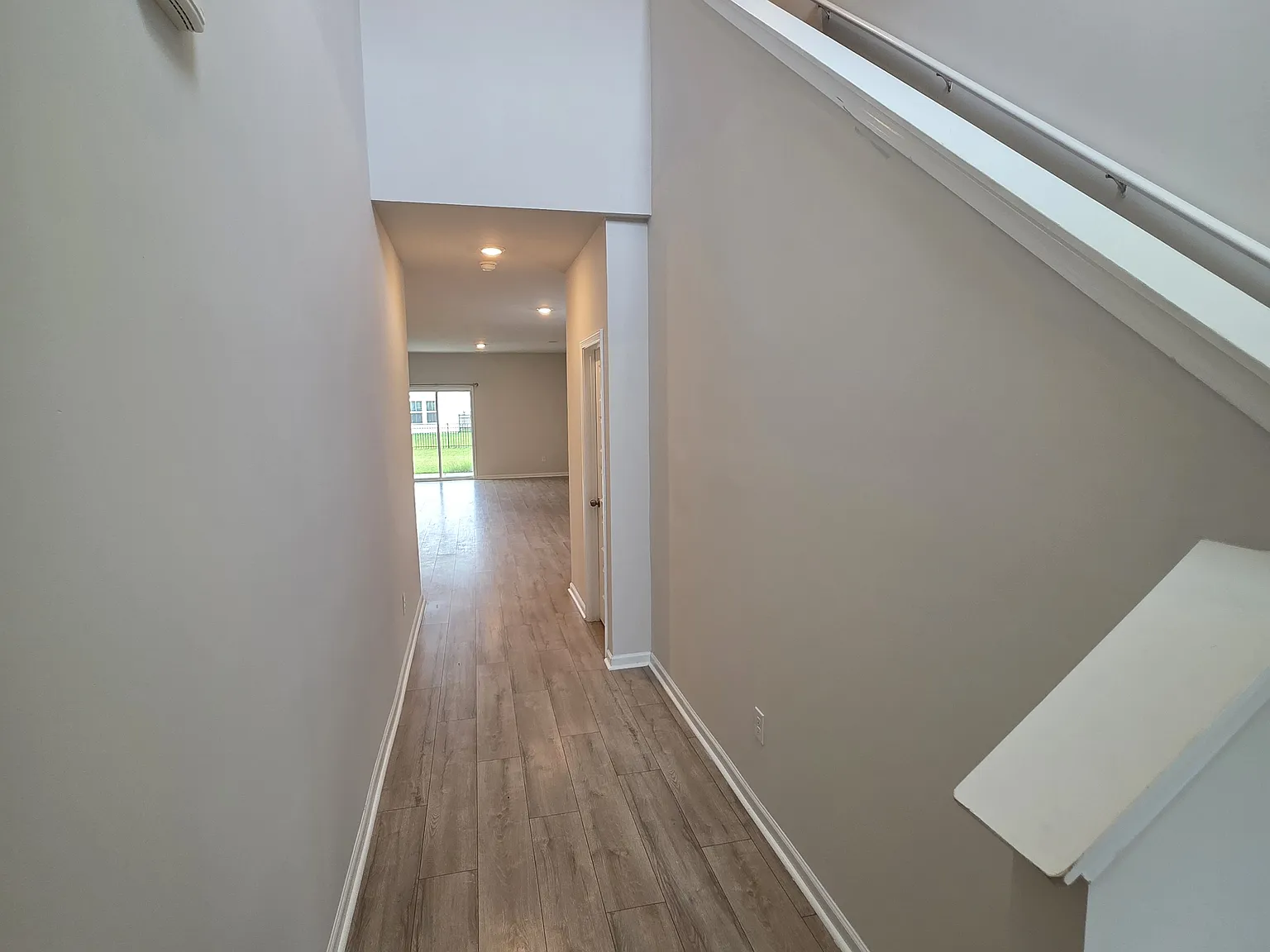 5 bed, 2350 sqft, $2,450 — Photo 3