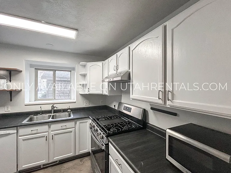 763 E 80th St S — Photo 12