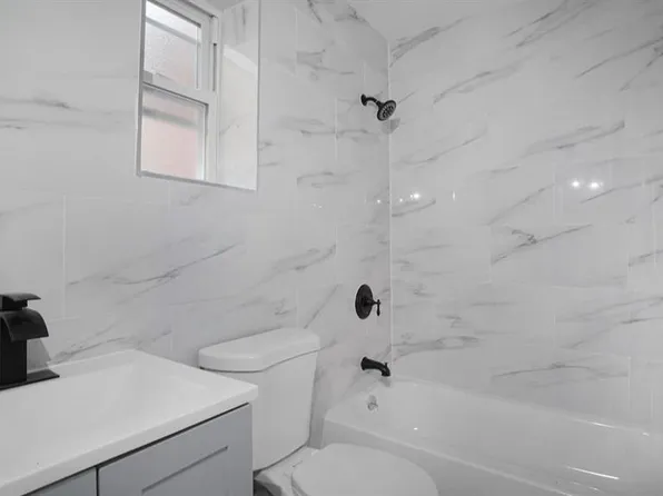 2040 Washington Avenue image 15 of 25