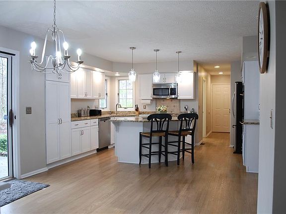2nd image of 69 Waterford Dr