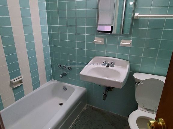 2nd image of 1315 Commonwealth Ave APT 508