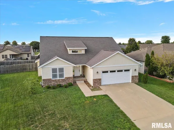 343 Snider Ln, Chatham, IL 62629