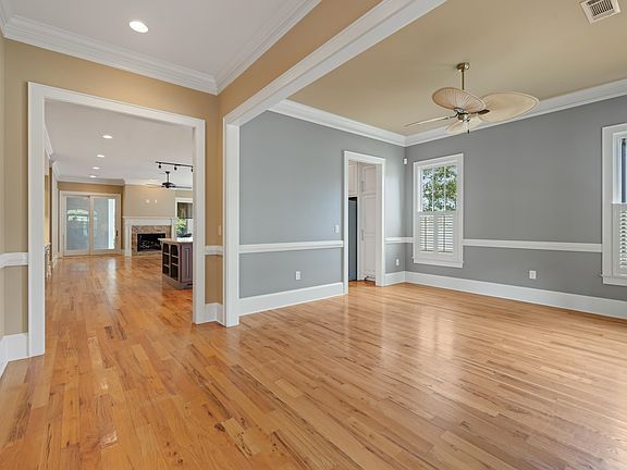 4th image of 1376 Meadowcreek Dr