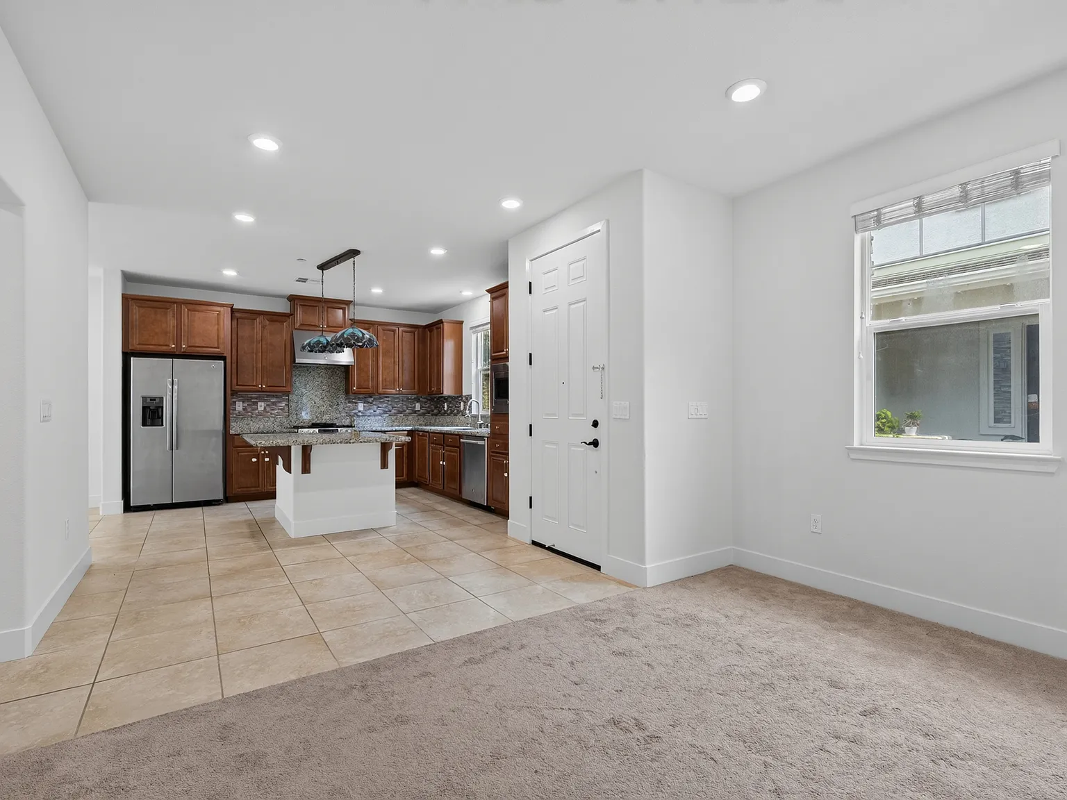 4 bed, 2.5 bath, 1764 sqft, $4,400 — Photo 3