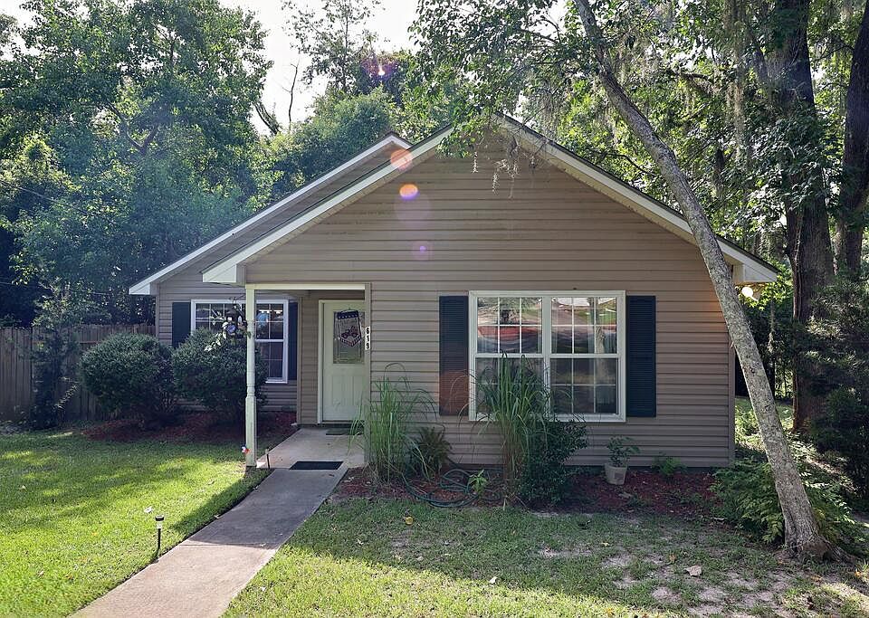 1st image of 619 Marshall St