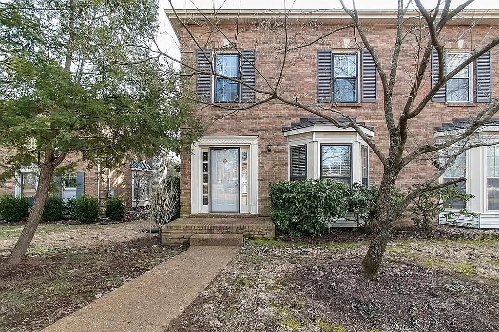 1121 Clifton Lane — Photo 1