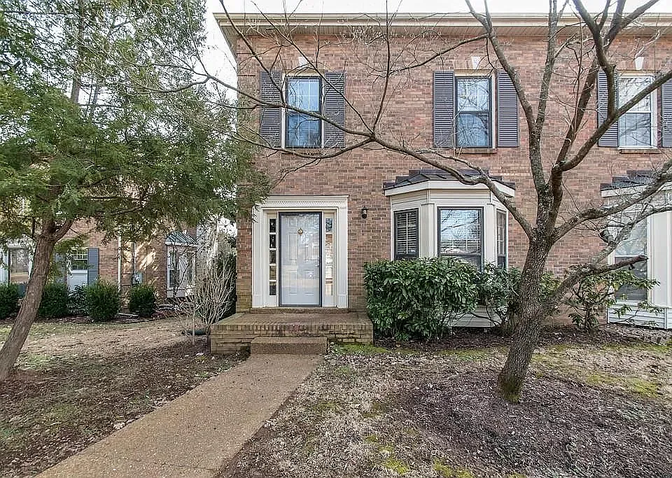 1121 Clifton Ln
