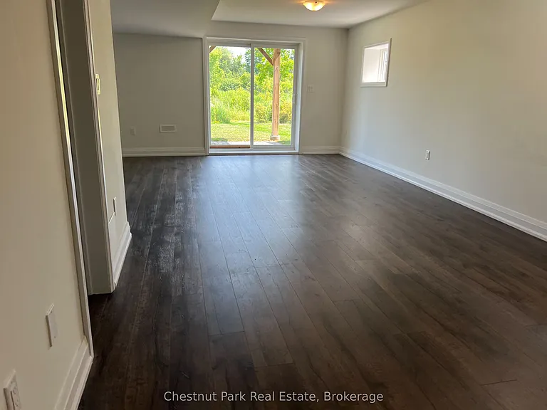 82 Kari Cres — Photo 28