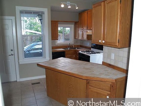 2nd image of 182 Acker St E