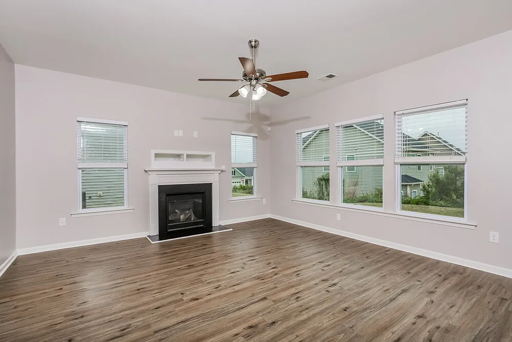 4 bed, 2.5 bath, 1838 sqft, $2,940 — Photo 4