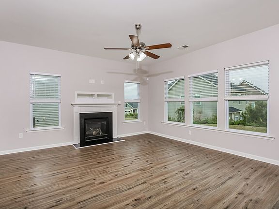 4th image of 934 Lakemont Dr