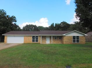 112 Linden Dr, Palestine, TX 75803
