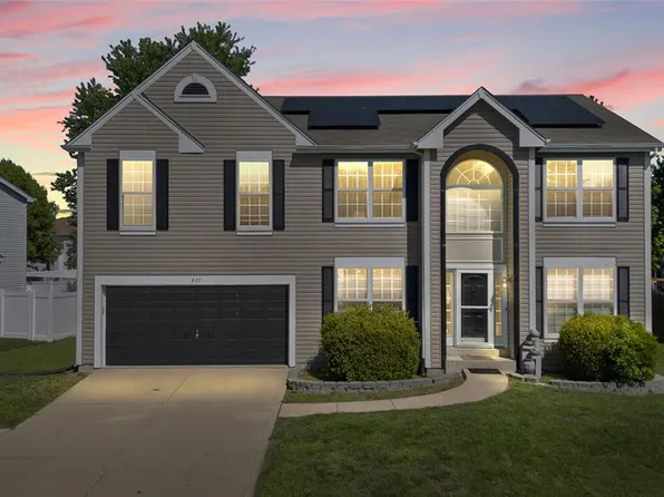 923 Holliday Dr, Fairview Heights, IL 62208