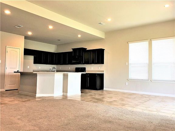 5th image of 5050 Royal Springs Dr