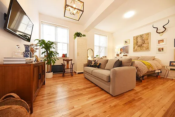 Rented by Buchbinder & Warren | media 14