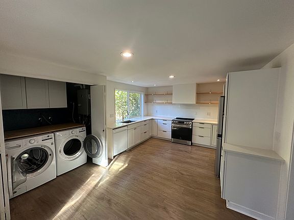 Kitchen and laundry - New, high end appliances including dishwasher, electric stove and refrigerator with ice maker