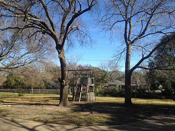 3rd image of 5511 Lake Charles St