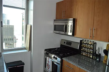 Rented by R New York