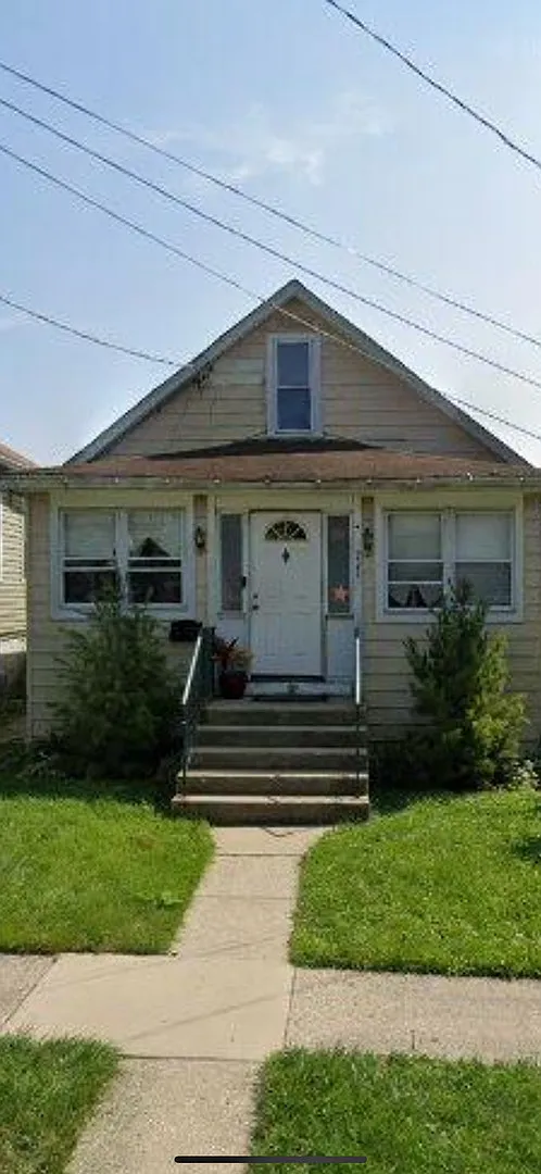 221 Llewellyn Ave photo 1