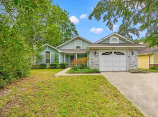 818 Knoll Dr, Little River, SC 29566