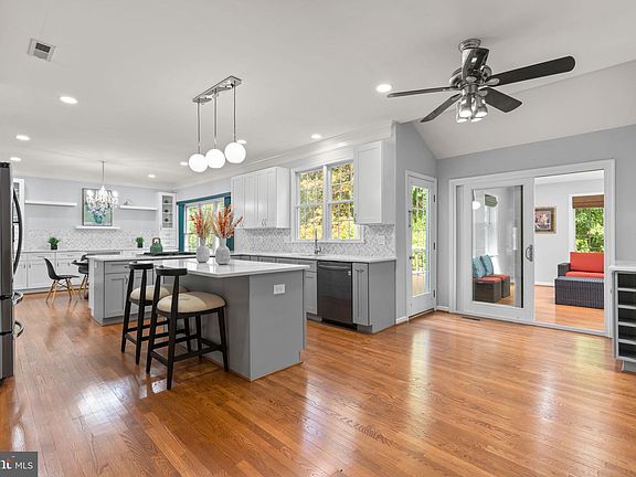 4th image of 6804 Creekwood Ct