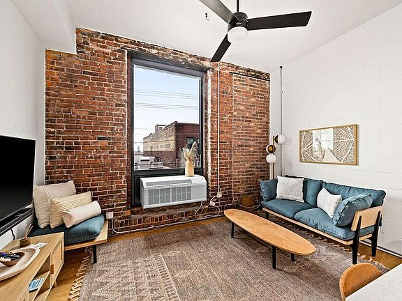 4th image of 1832 W Superior St #217