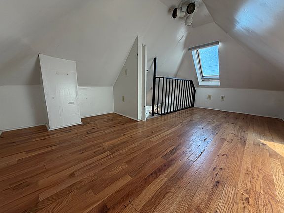 3rd image of 253 N Lincoln St #2