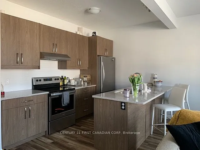 827 Kleinburg Dr E — Photo 5