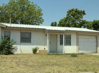 736 N Oak St, Kermit, TX 79745