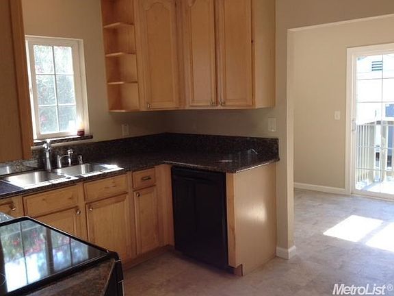 4th image of 9274 Oak Ave