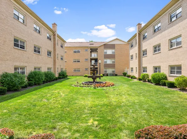 The Riviera Apartments of Evergreen Park