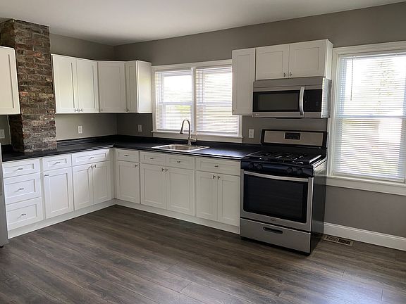 5th image of 17 Lansing Ln #1
