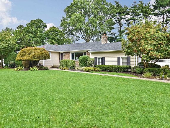 2nd image of 3 Rocklyn Ct
