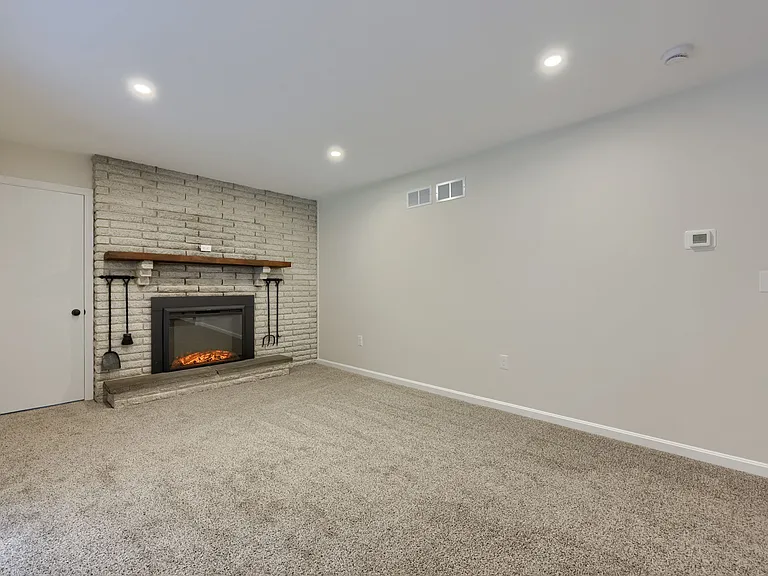 1738 W Main St #A — Photo 8