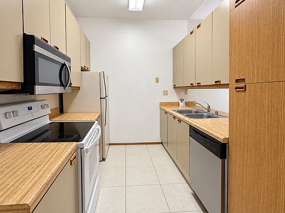 4th image of 8328 Regents Rd Unit 2I