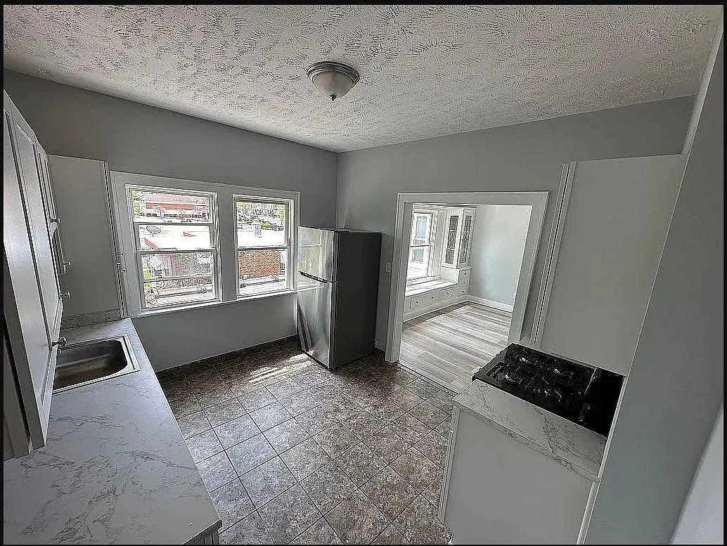 2 bed, 1200 sqft, $1,100 — Photo 2