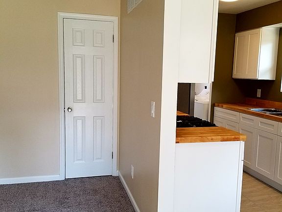 3rd image of 381 Lynne Dr