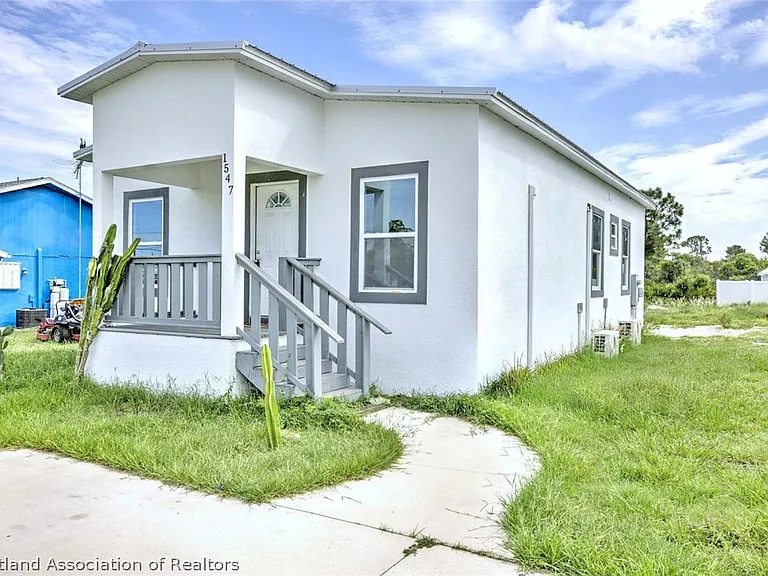 1547 Sycamore Ave — Photo 27