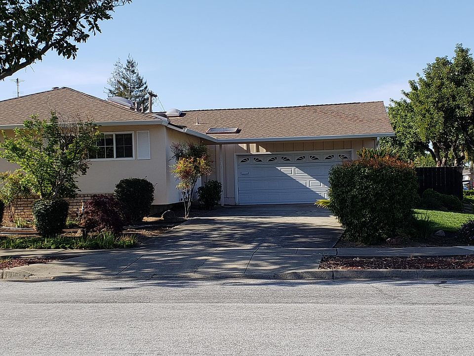 1st image of 815 Londonderry Dr