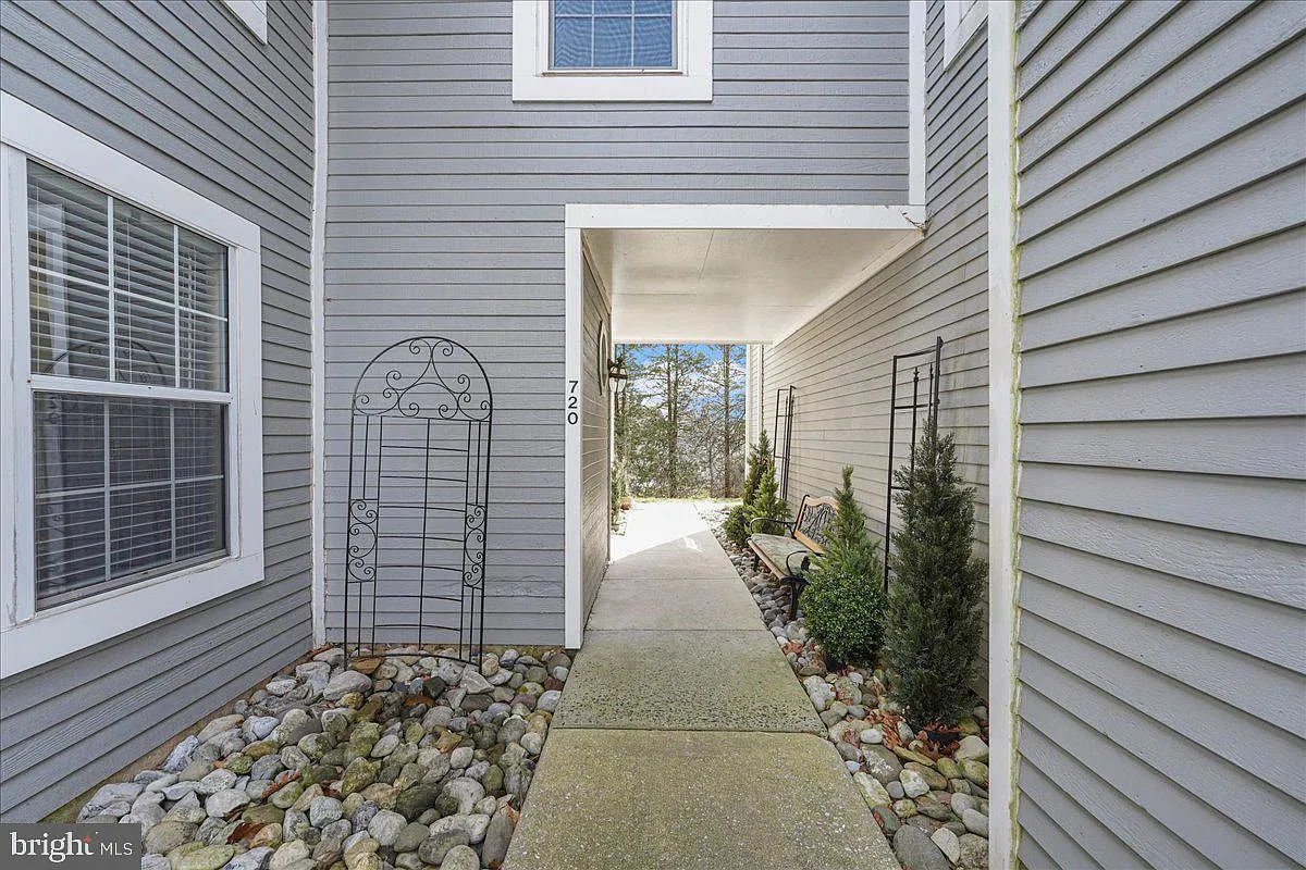 2 bed, 2.0 bath, 1044 sqft, $2,200 — Photo 2