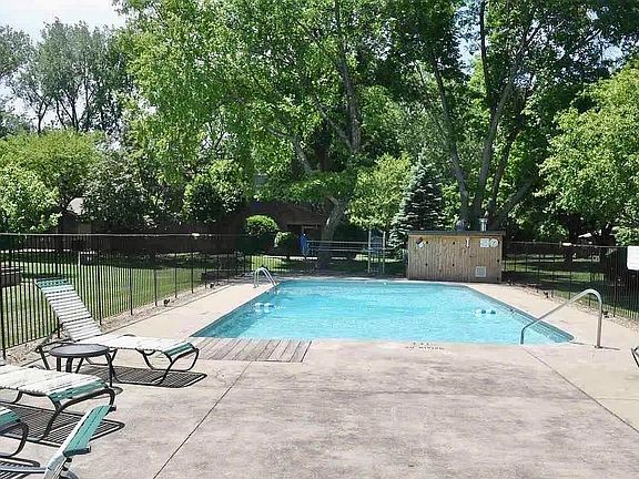 4th image of 27 N Willowgreen Ct