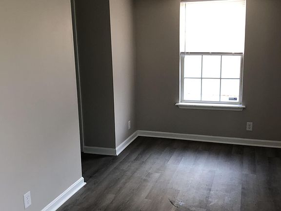 2nd image of 825 Dearborn Ave