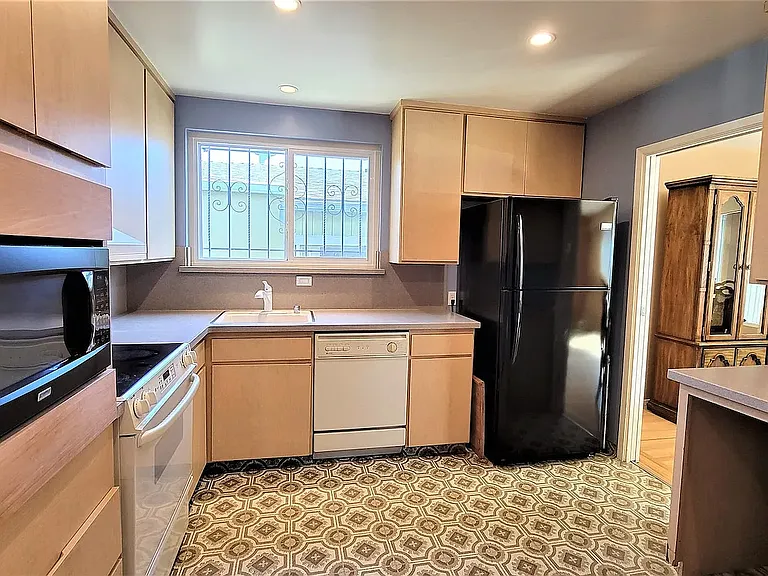 606 S Hill Blvd — Photo 4