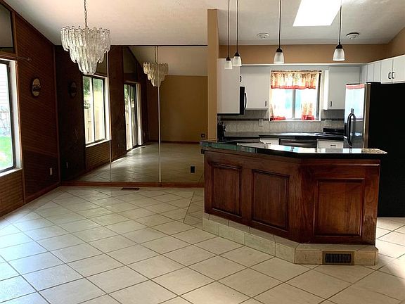 5th image of 991 Crisfield Dr #111