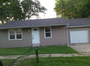 108 W Nichols St, Spring Hill, KS 66083