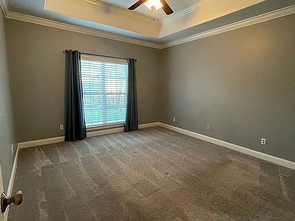 5th image of 104 Hacienda Ln