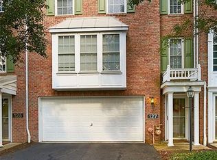 127 Chapel Harbor Dr, Pittsburgh, PA 15238